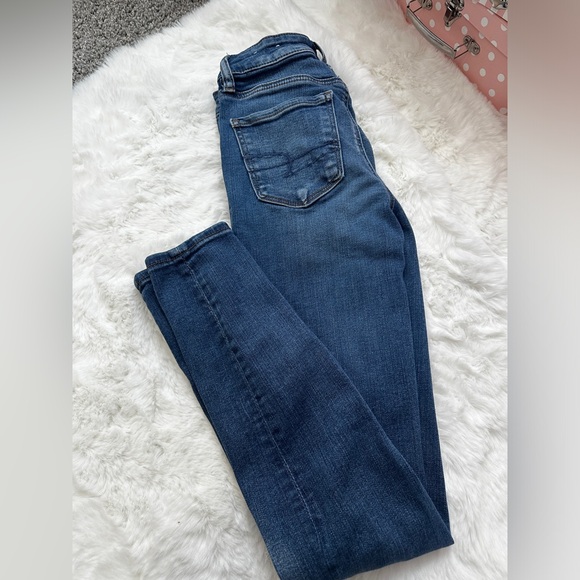 American Eagle Hi-Rise Distressed Jeggings - Picture 16 of 16